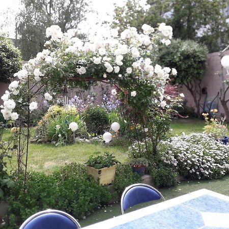 サン・ナゼール Le Jardin Fleuri Bed & Breakfast エクステリア 写真