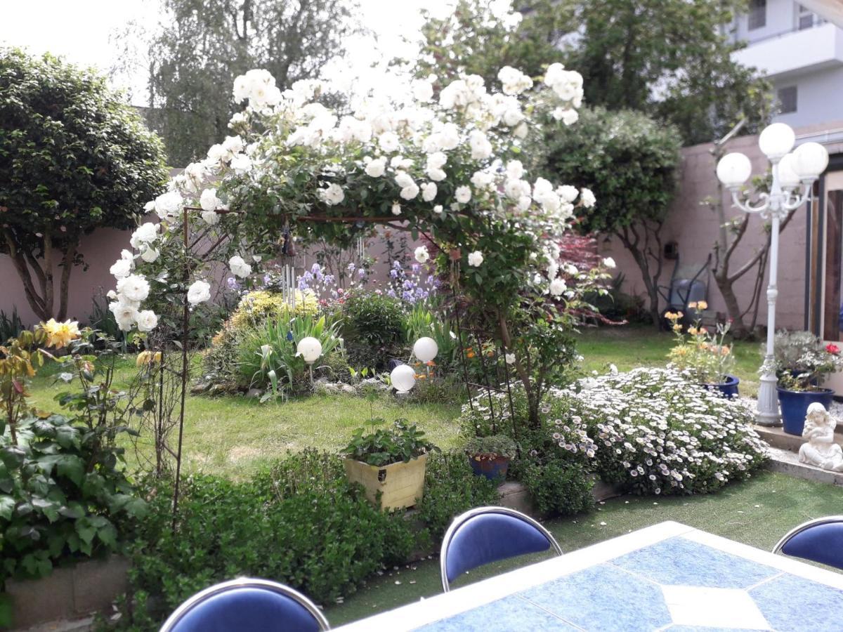 サン・ナゼール Le Jardin Fleuri Bed & Breakfast エクステリア 写真